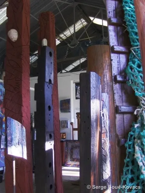 Colonnes et filet vert, 2012 — Sculpture de Serge Boué-Kovacs