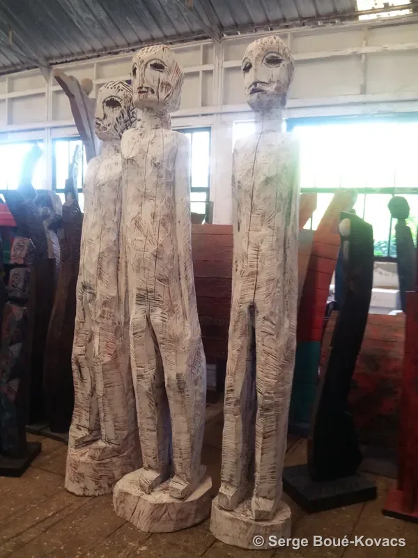 Trois figures au visage creusé — Sculpture de Serge Boué-Kovacs