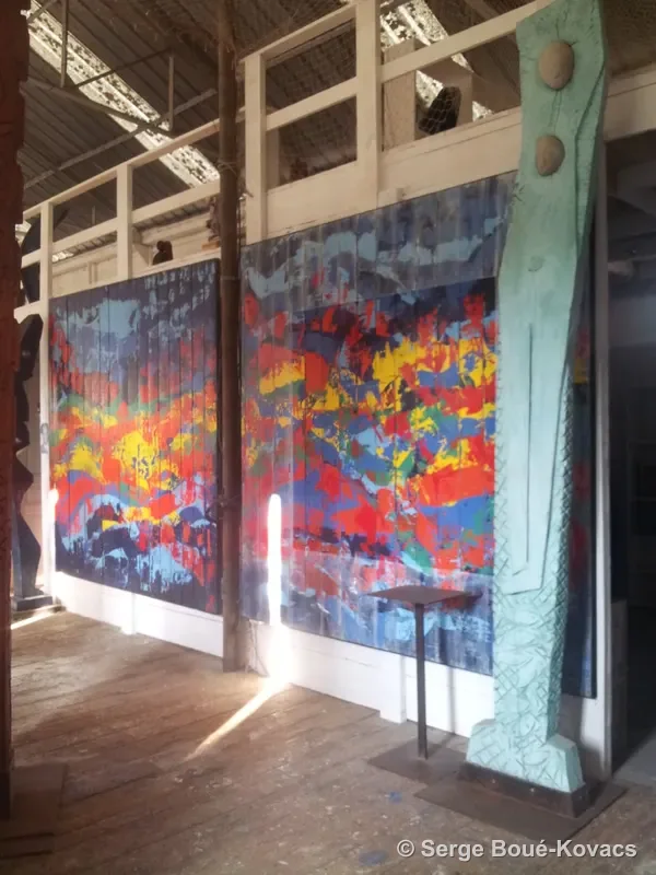 Grande toile et totem céladon — Peinture de Serge Boué-Kovacs
