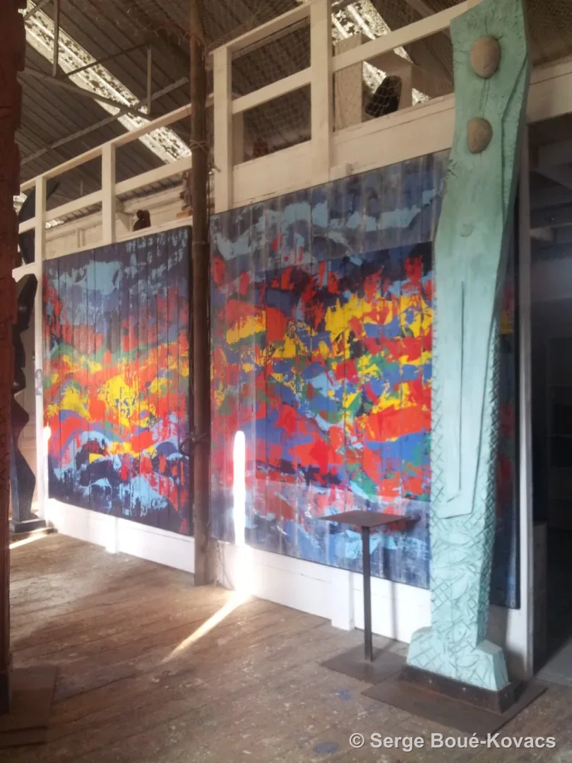 Grande toile et totem céladon — Peinture de Serge Boué-Kovacs