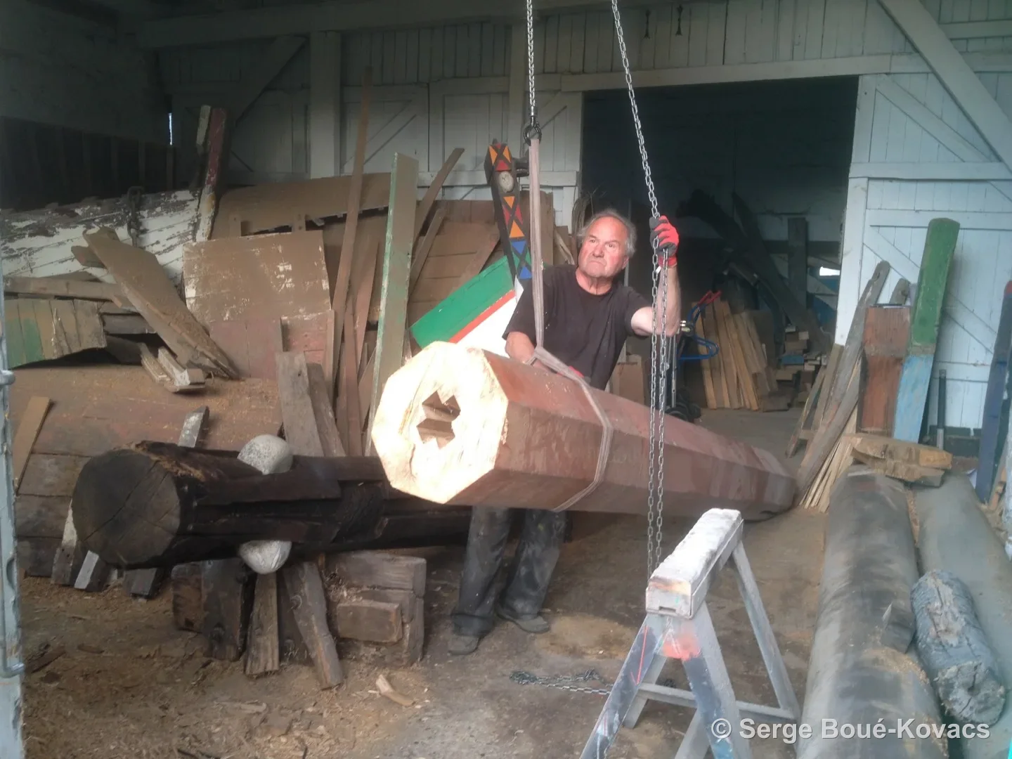 L'artiste au palan — Sculpture de Serge Boué-Kovacs