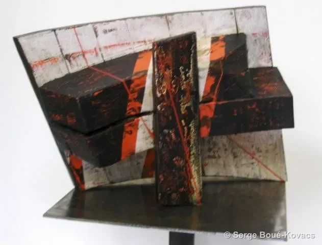 Assemblage noir et blanc — Sculpture de Serge Boué-Kovacs