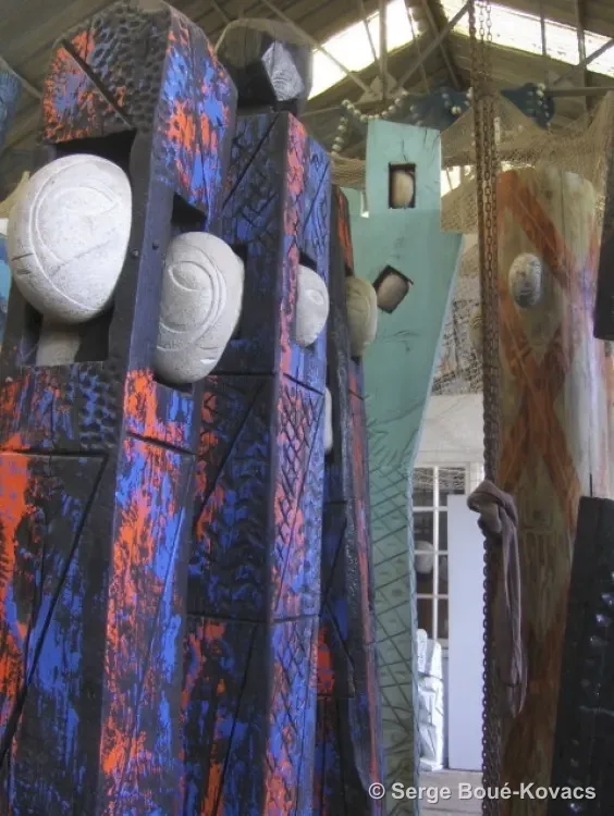 Totems aux galets blancs, 2013 — Peinture de Serge Boué-Kovacs