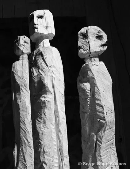 Trois figures blanches — Sculpture de Serge Boué-Kovacs