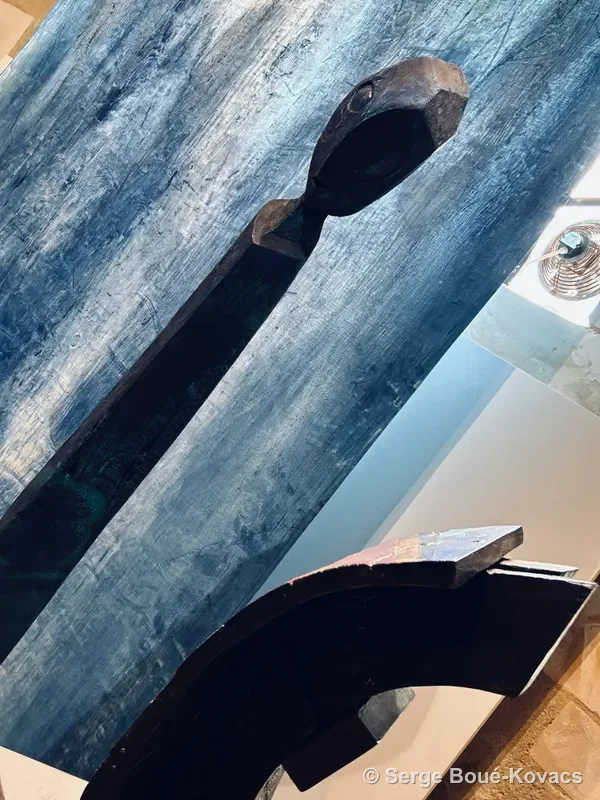 Toile bleue et figure noire — Peinture de Serge Boué-Kovacs