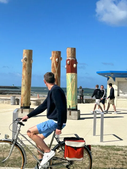 Totems sur le front de mer de La Baule